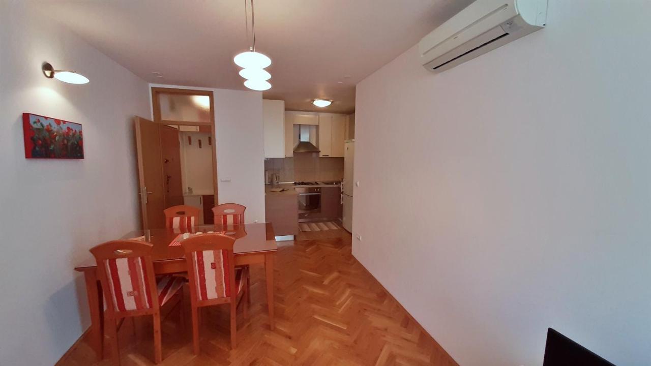 Apartment Jen Omiš Extérieur photo